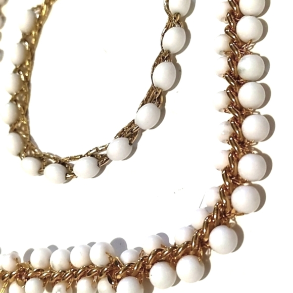 NAPIER VINTAGE WHITE BEADED 20" NECKLACE-VINTAGE MONET BEADED 7.3" BRACELET SET - Picture 3 of 9